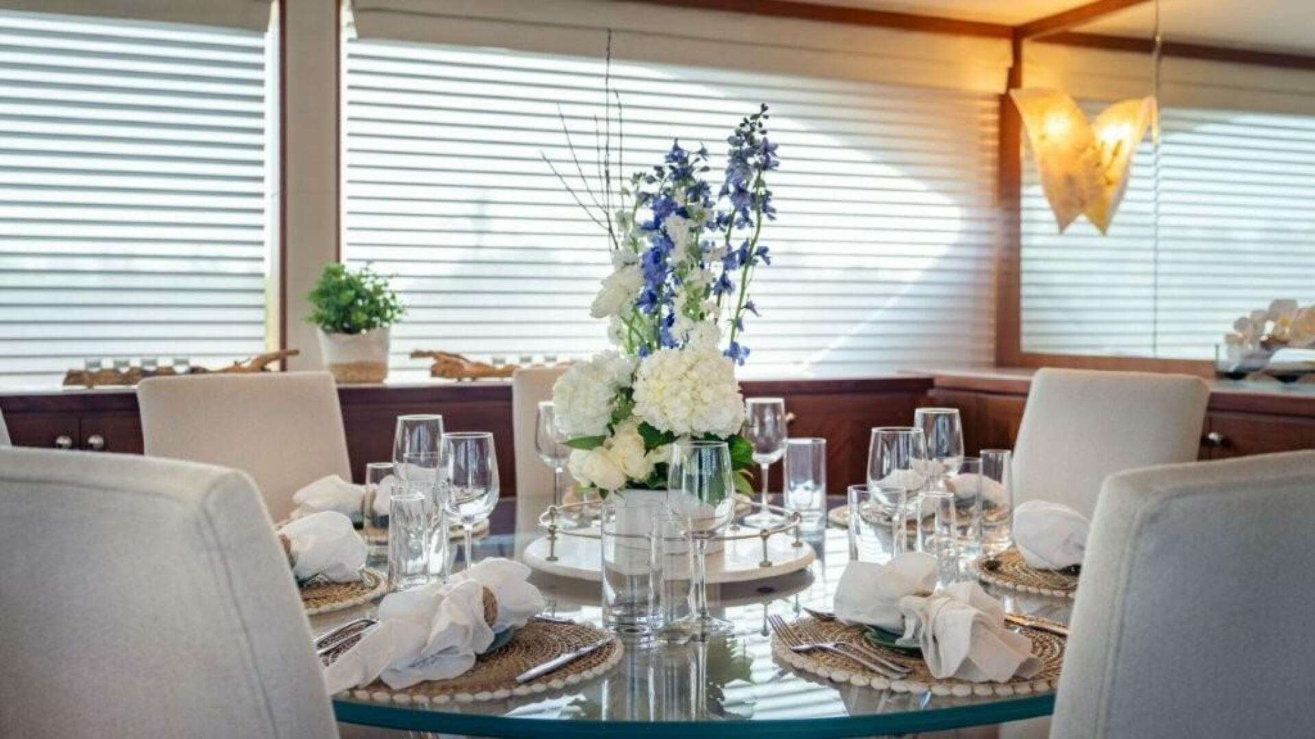 2017 Ocean Alexander — photo 30