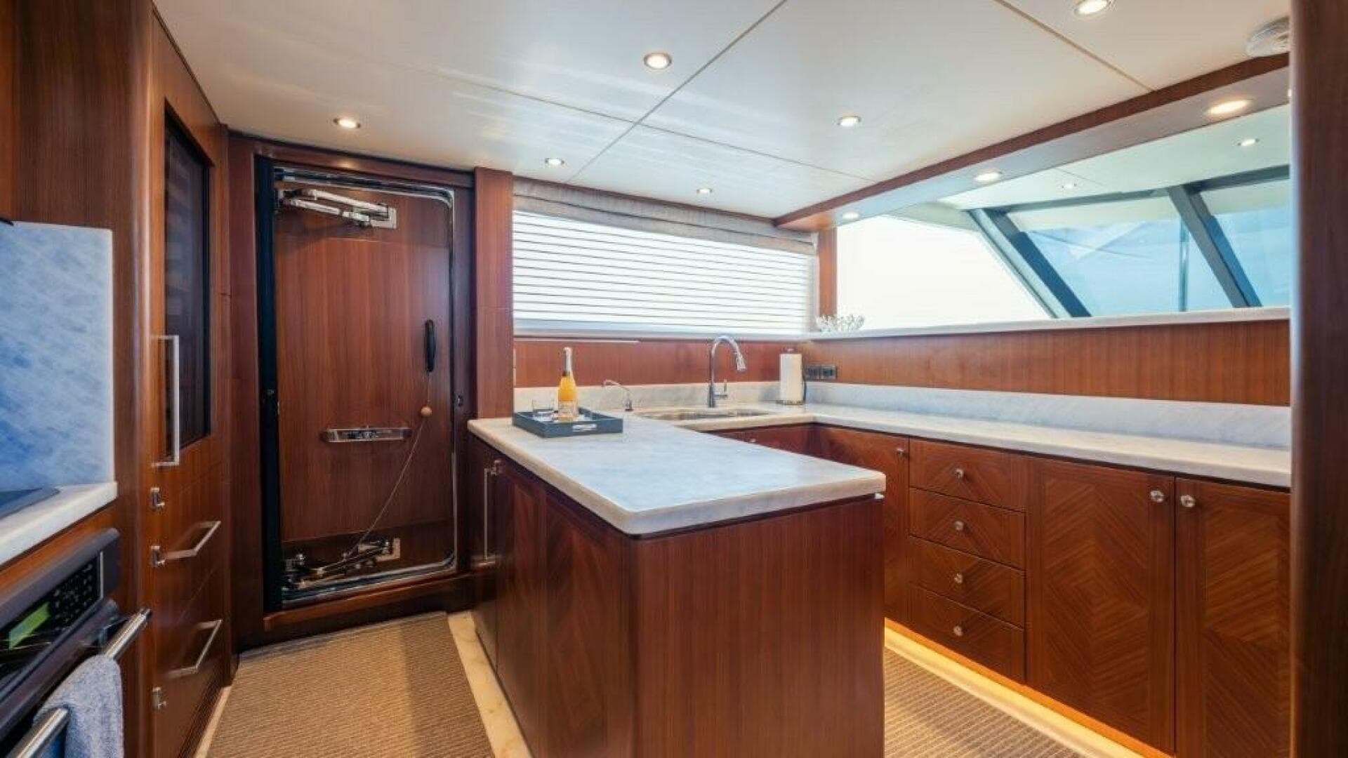 2017 Ocean Alexander — photo 49