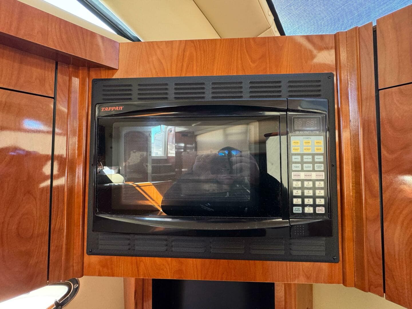 2007 Cruisers Yachts 395 — photo 24