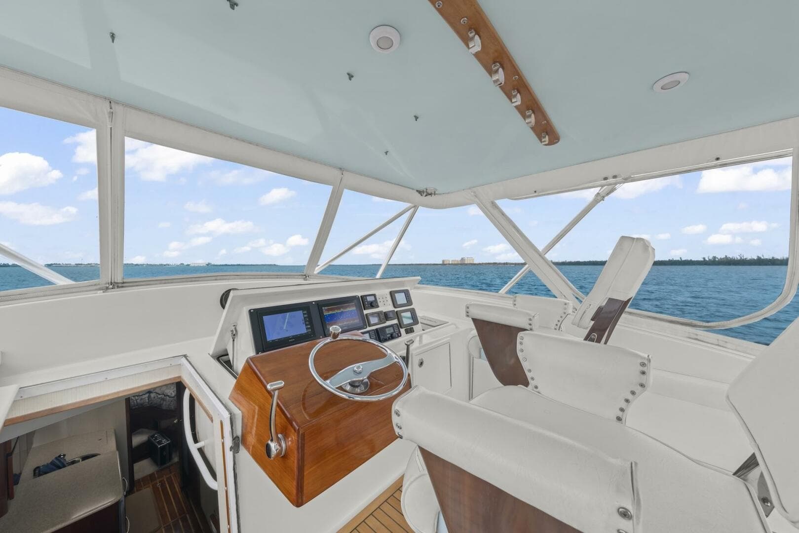 2006 Buddy Davis 48 Express — photo 16