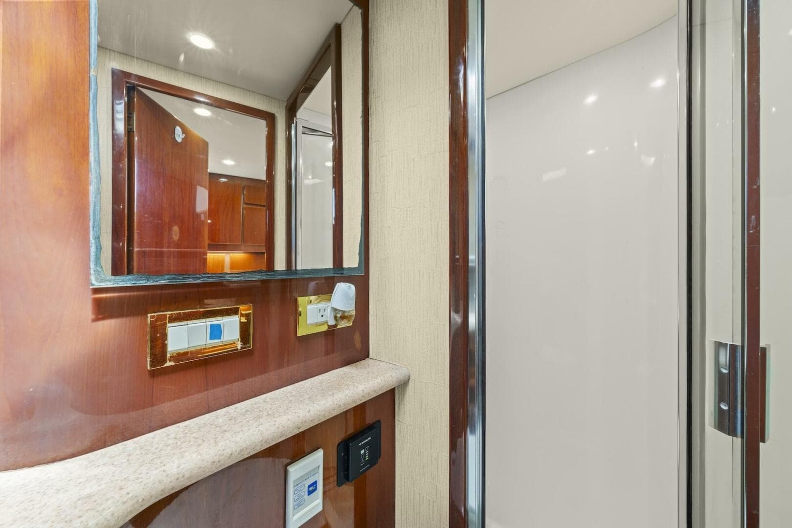 2006 Buddy Davis 48 Express — photo 38