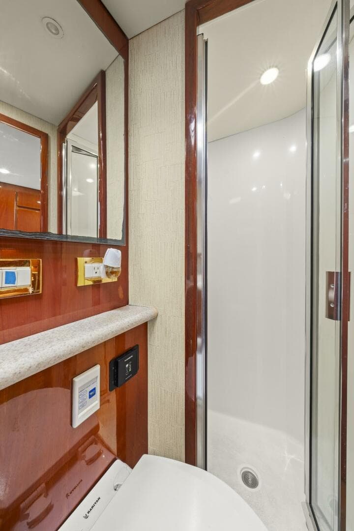 2006 Buddy Davis 48 Express — photo 39