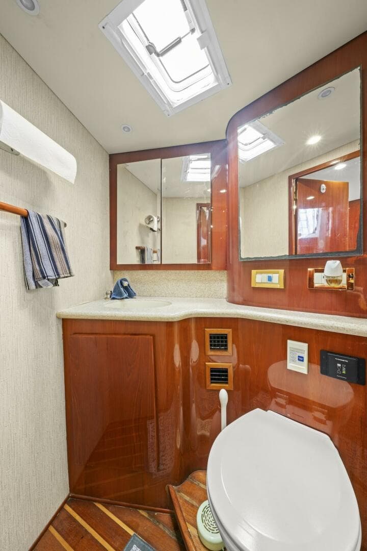 2006 Buddy Davis 48 Express — photo 40