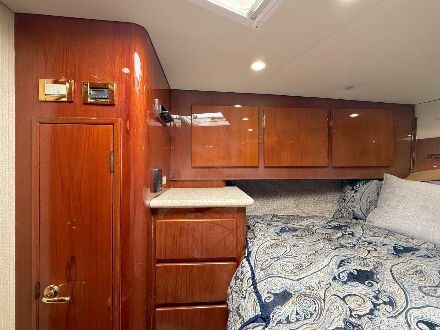 2006 Buddy Davis 48 Express — photo 43