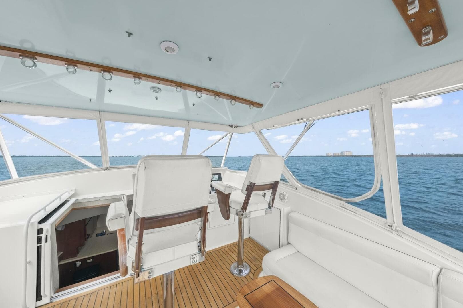 2006 Buddy Davis 48 Express — photo 24