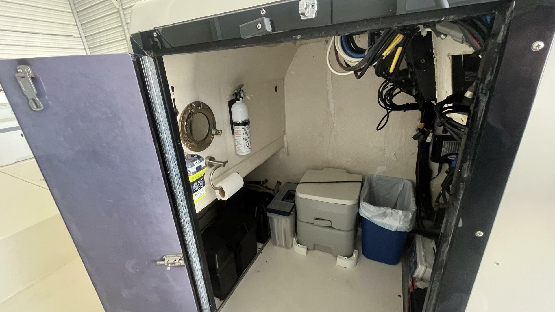 1990 Ocean Master 31 — photo 19