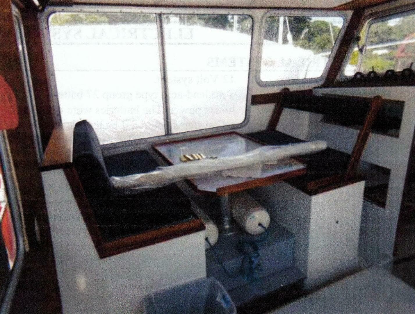 1999 Custom 30 Novi Hardtop Cruiser — photo 9