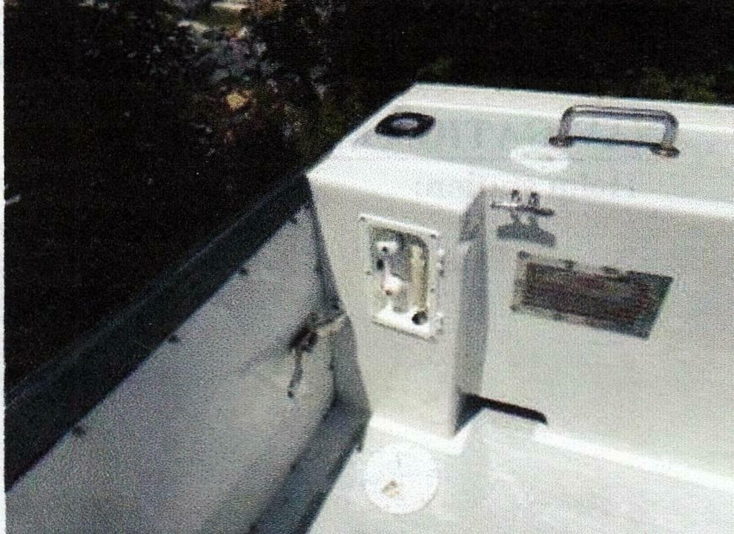 1999 Custom 30 Novi Hardtop Cruiser — photo 6