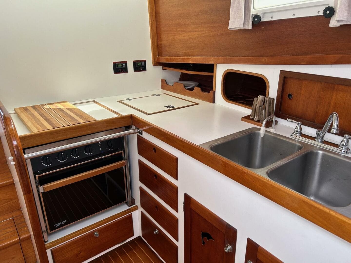 1987 Lyman-Morse Flybridge Cruiser — photo 8