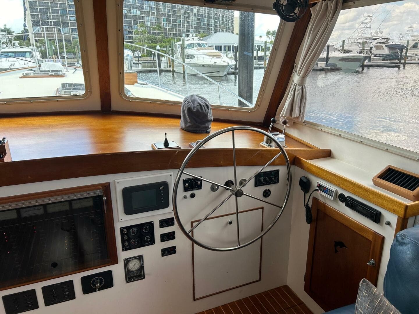 1987 Lyman-Morse Flybridge Cruiser — photo 7