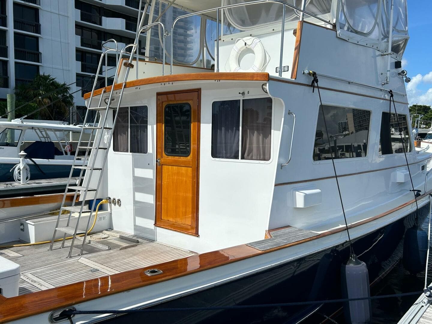 1987 Lyman-Morse Flybridge Cruiser — photo 3