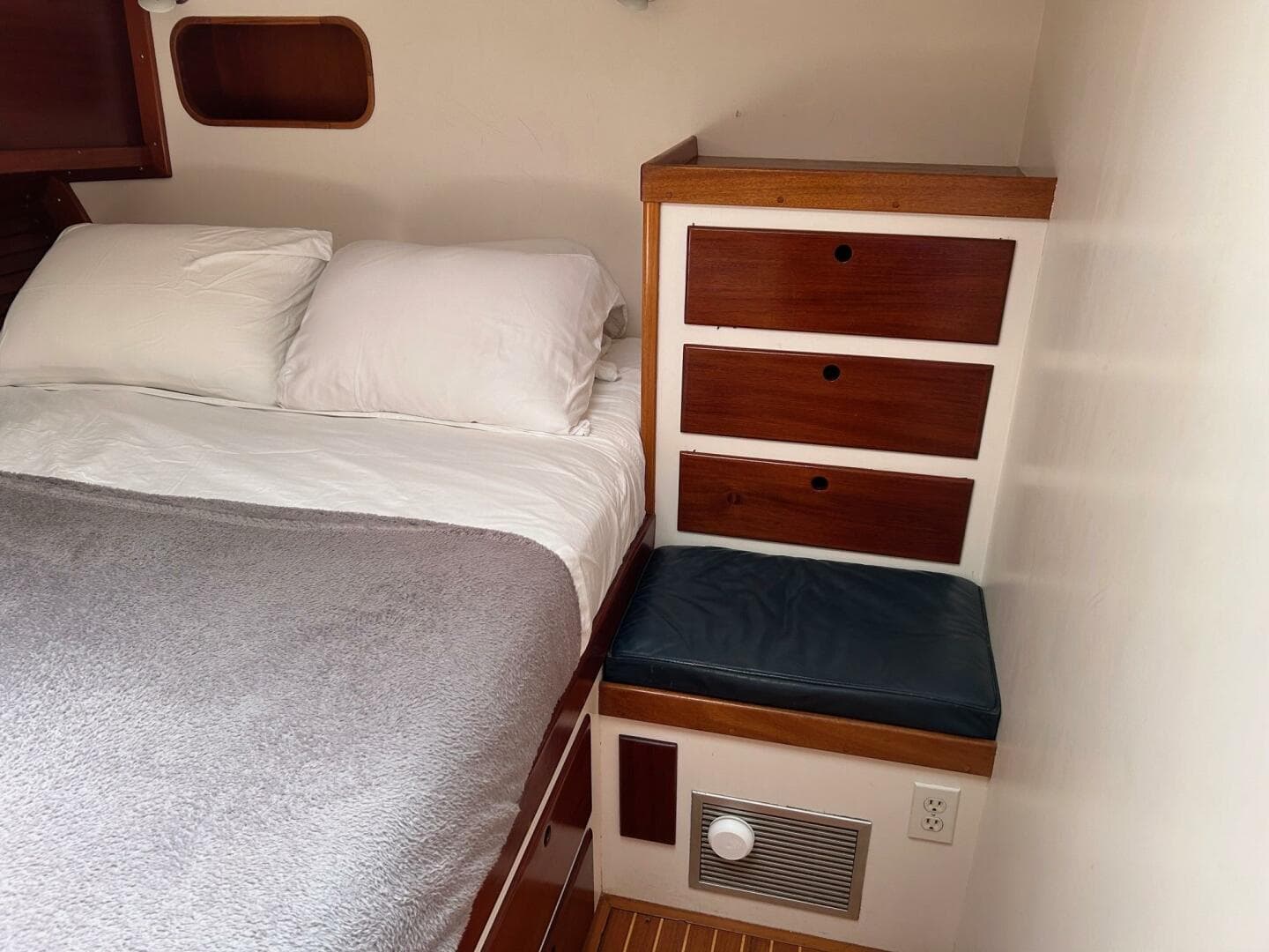 1987 Lyman-Morse Flybridge Cruiser — photo 9