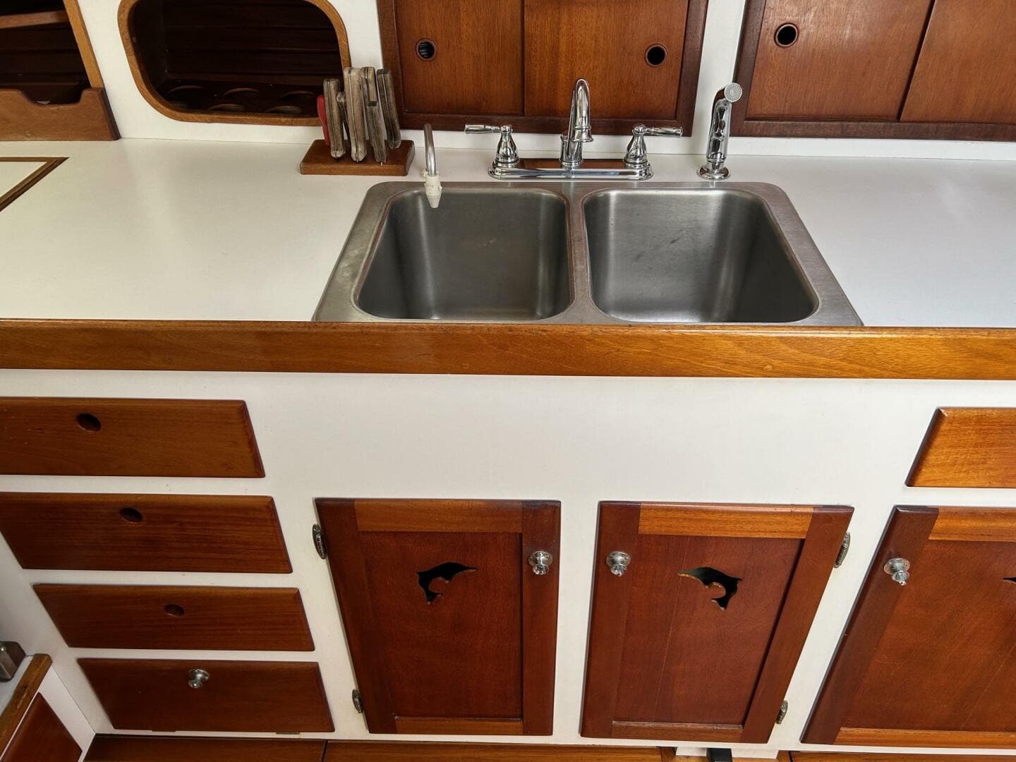 1987 Lyman-Morse Flybridge Cruiser — photo 12