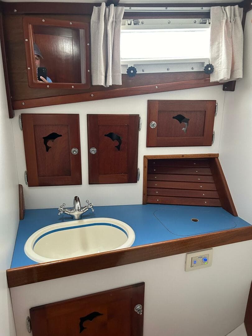 1987 Lyman-Morse Flybridge Cruiser — photo 13