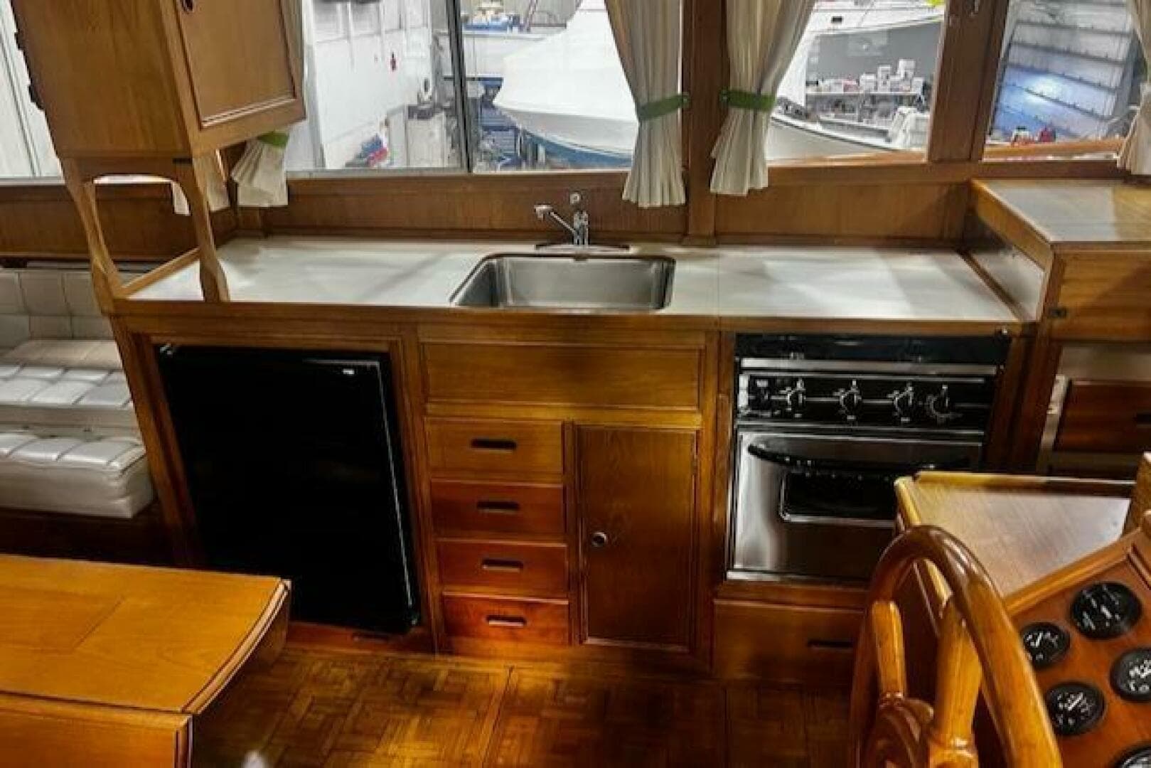 1984 Grand Banks Trawler — photo 47