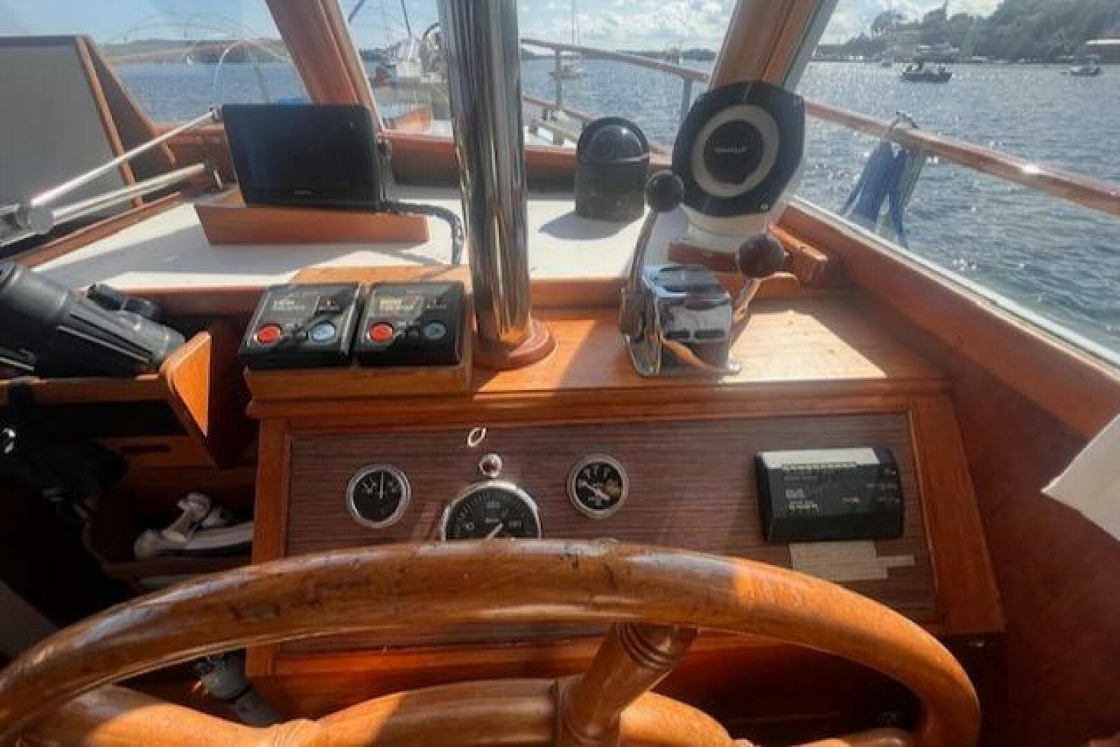 1980 Grand Banks 32 Flybridge Trawler — photo 36