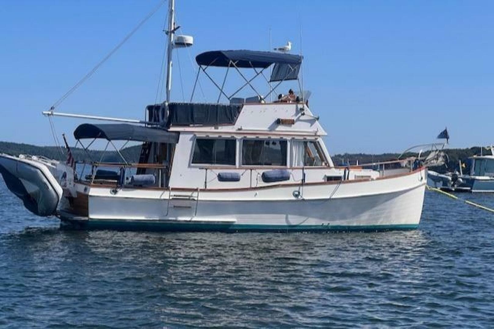 1980 Grand Banks 32 Flybridge Trawler — photo 1