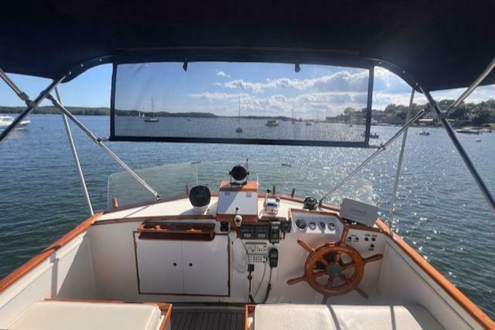 1980 Grand Banks 32 Flybridge Trawler — photo 17