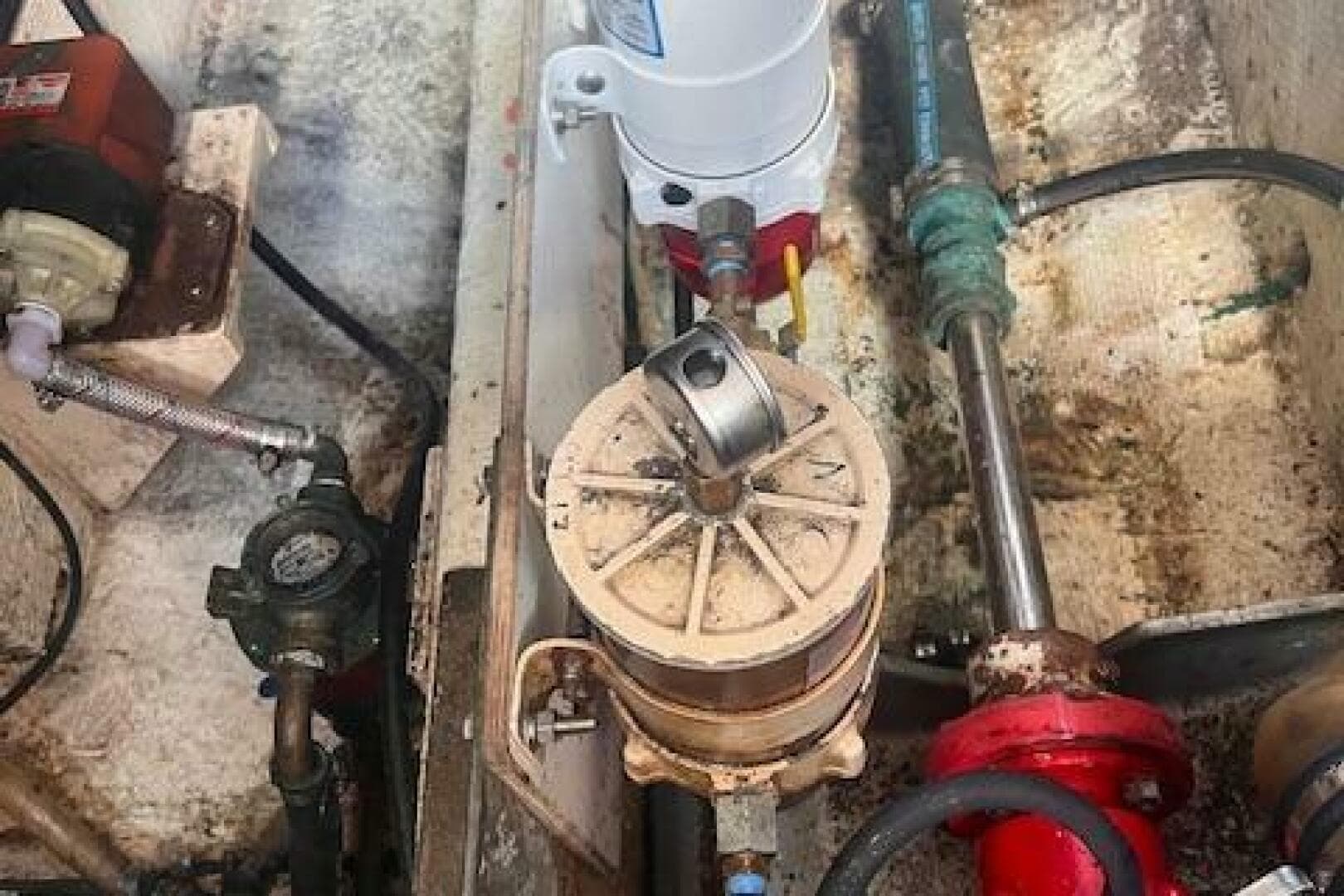 1980 Grand Banks 32 Flybridge Trawler — photo 10