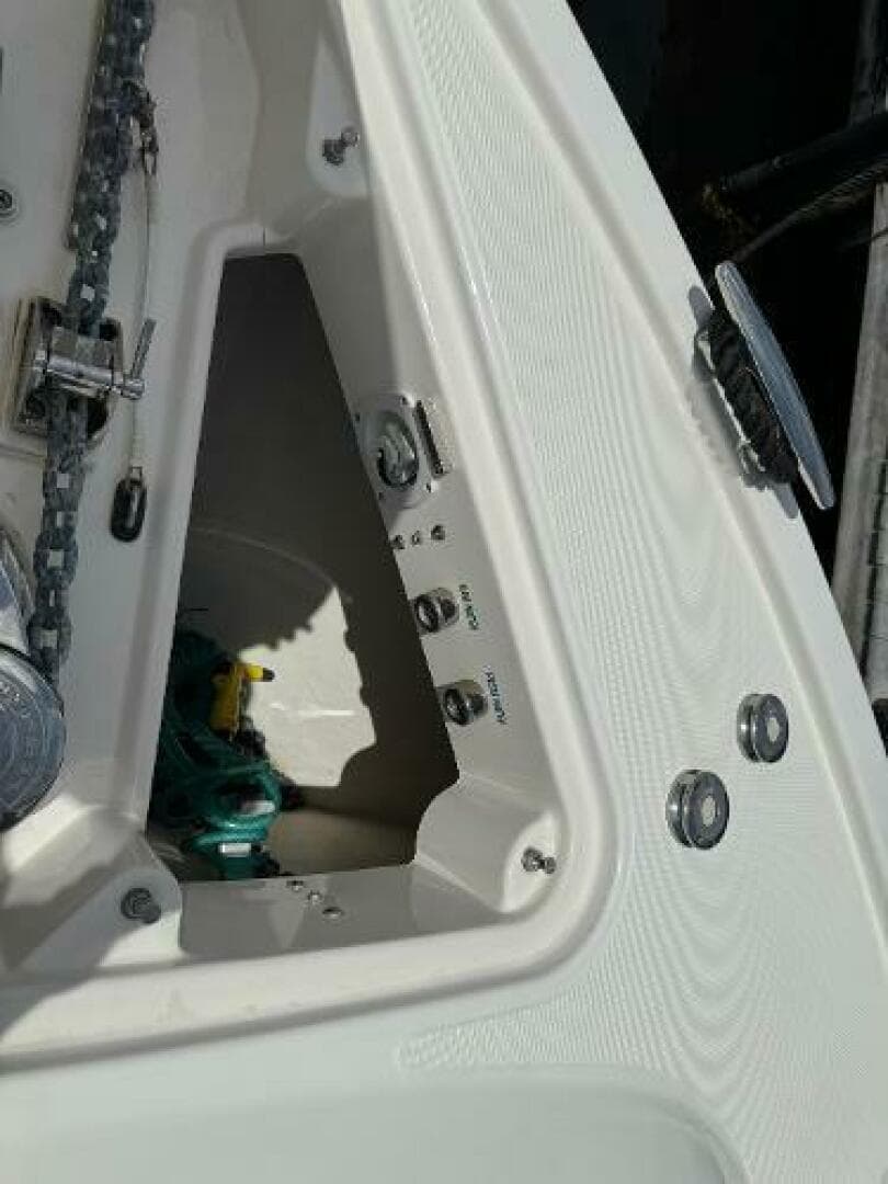 2010 Tiara Yachts 5800 Sovran — photo 104