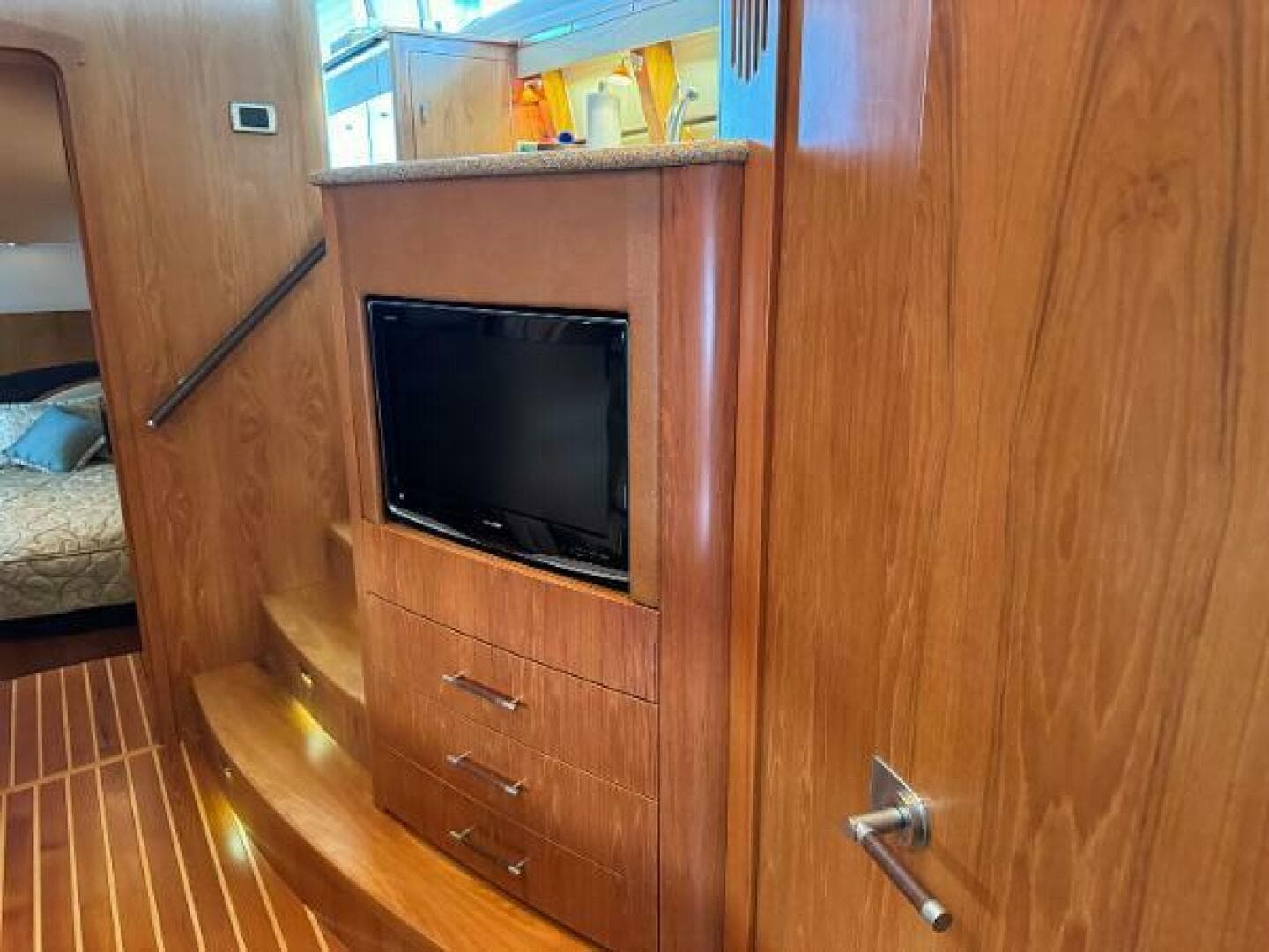 2010 Tiara Yachts 5800 Sovran — photo 60