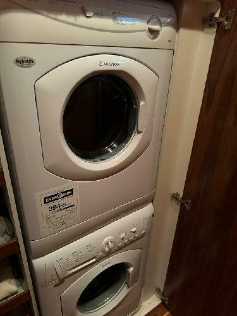 2010 Tiara Yachts 5800 Sovran — photo 82