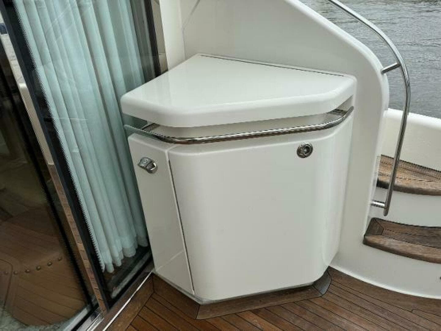 2010 Tiara Yachts 5800 Sovran — photo 14