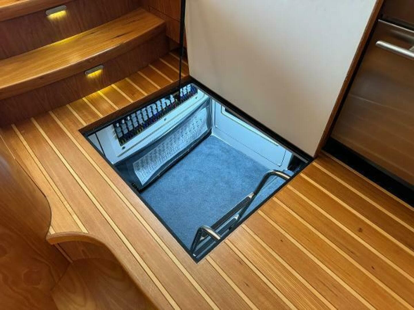 2010 Tiara Yachts 5800 Sovran — photo 55