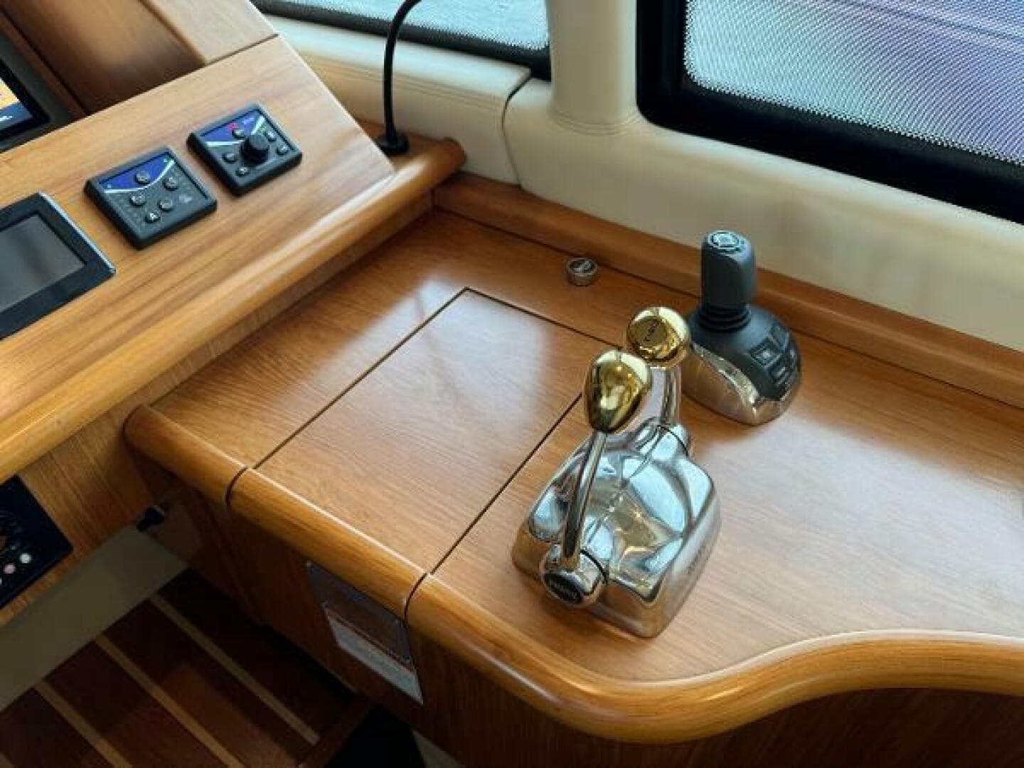 2010 Tiara Yachts 5800 Sovran — photo 33