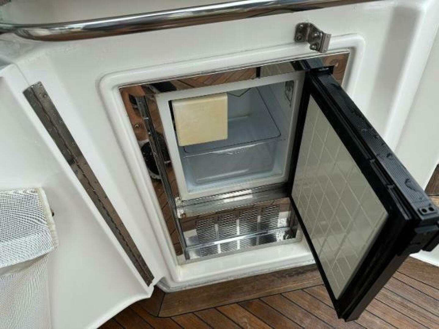 2010 Tiara Yachts 5800 Sovran — photo 16