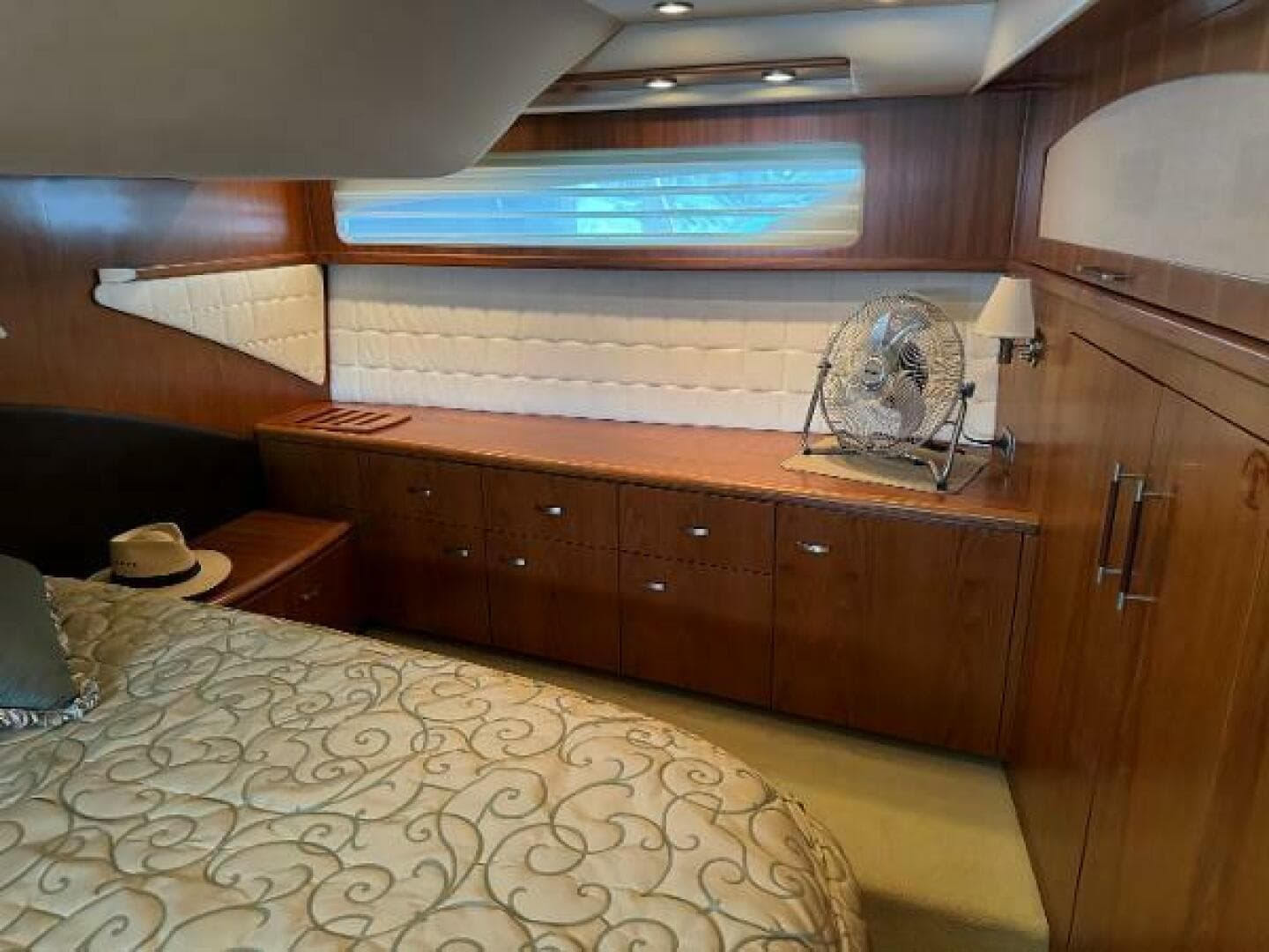 2010 Tiara Yachts 5800 Sovran — photo 78