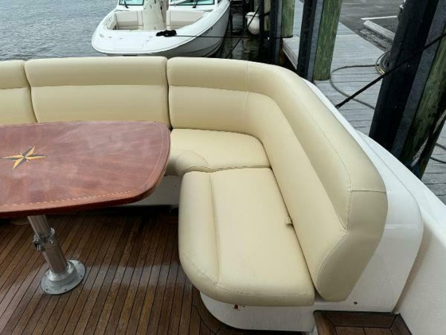 2010 Tiara Yachts 5800 Sovran — photo 19