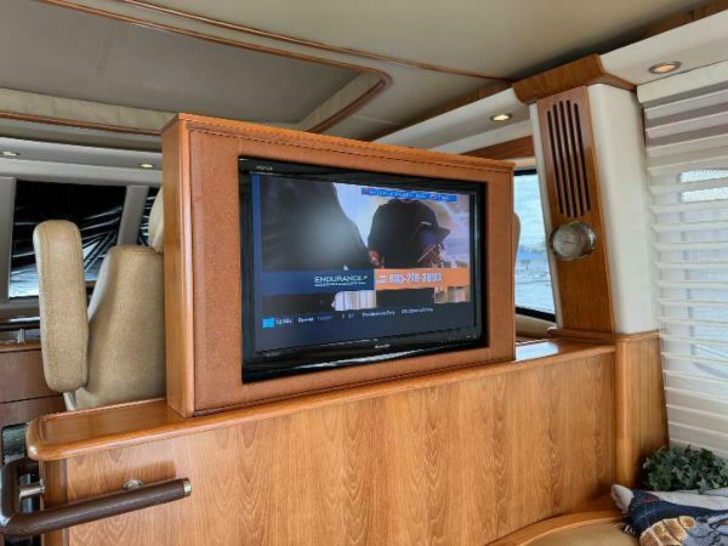 2010 Tiara Yachts 5800 Sovran — photo 96