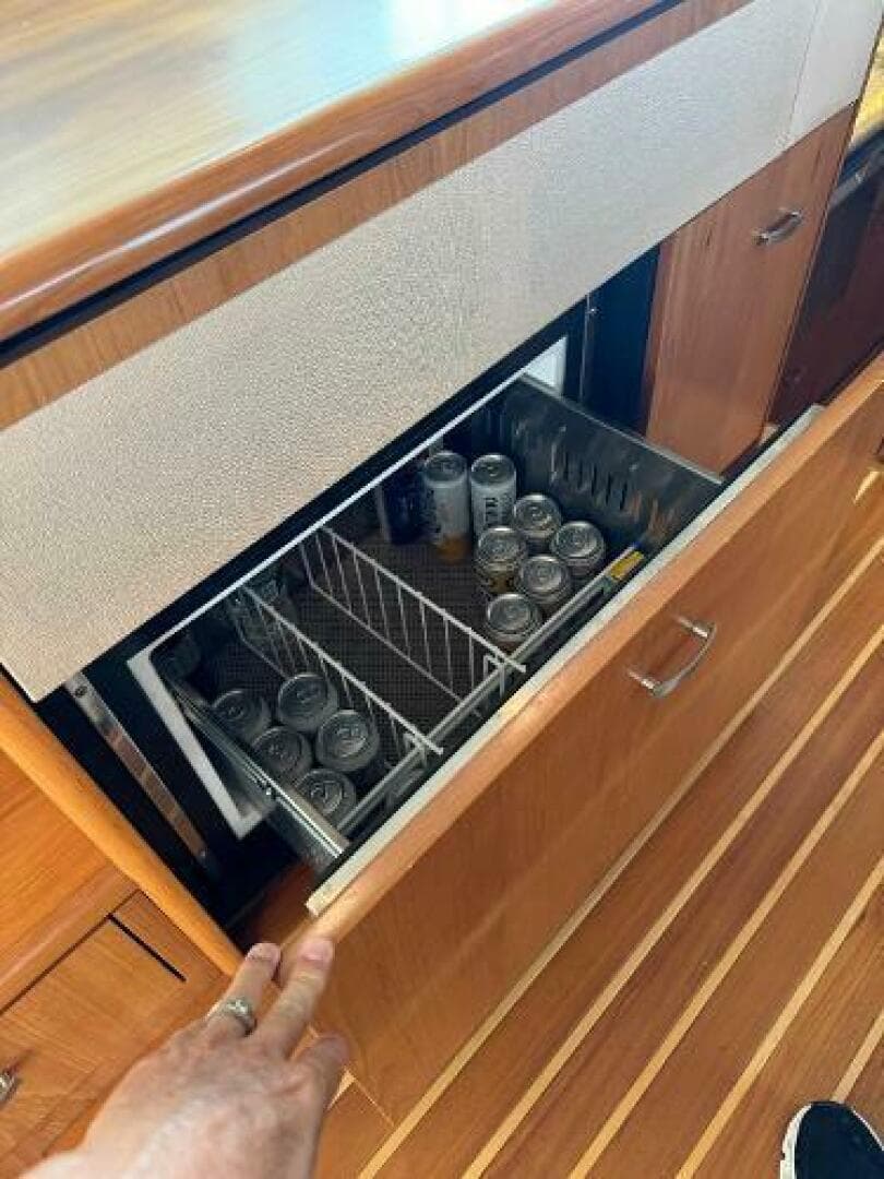 2010 Tiara Yachts 5800 Sovran — photo 43