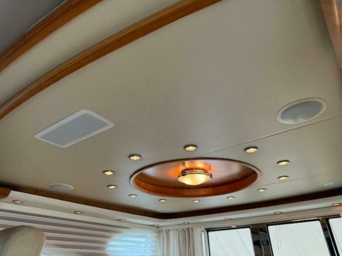 2010 Tiara Yachts 5800 Sovran — photo 39