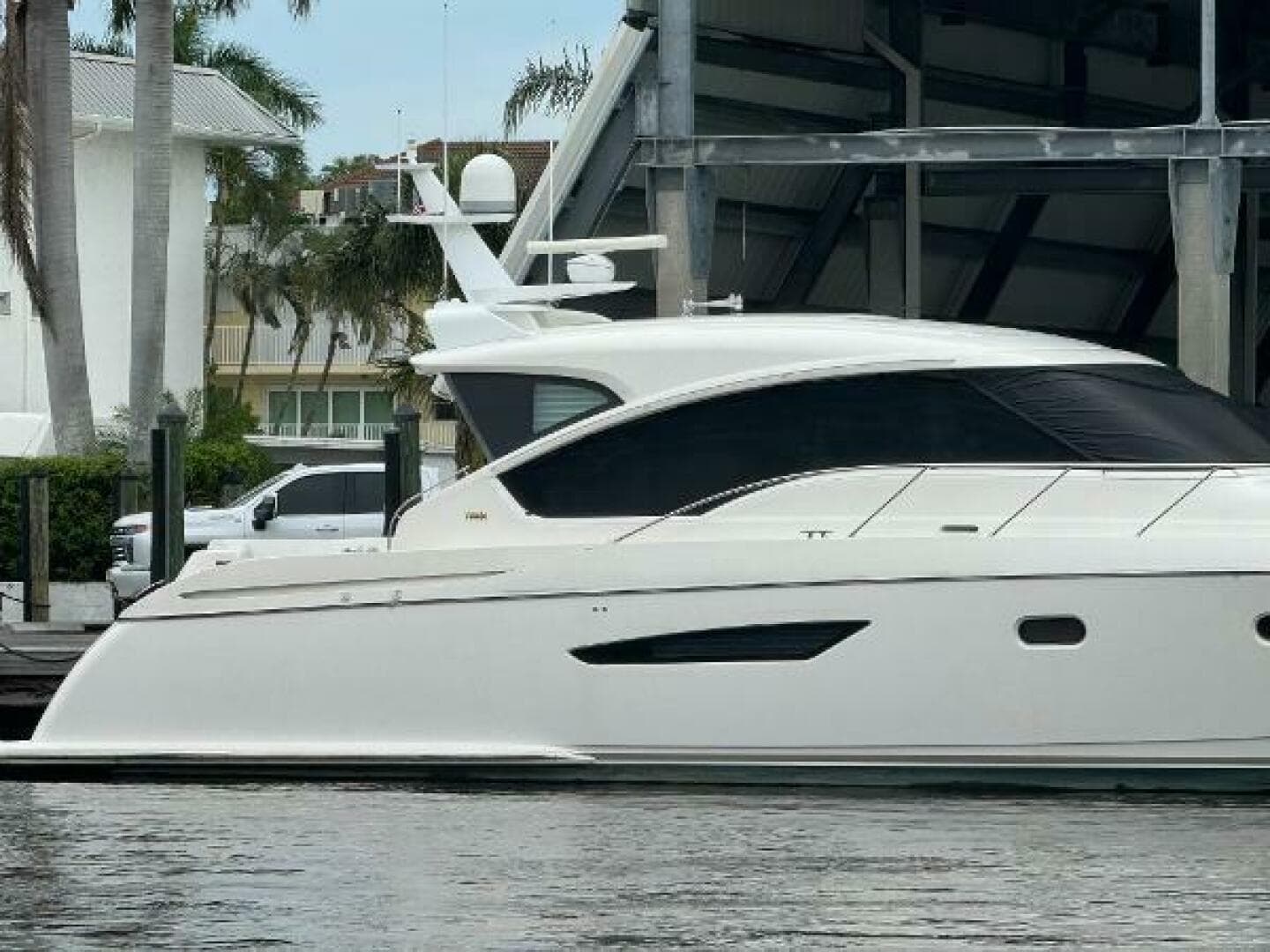 2010 Tiara Yachts 5800 Sovran — photo 5