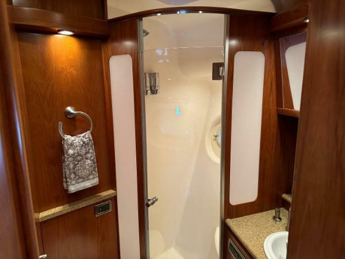 2010 Tiara Yachts 5800 Sovran — photo 64