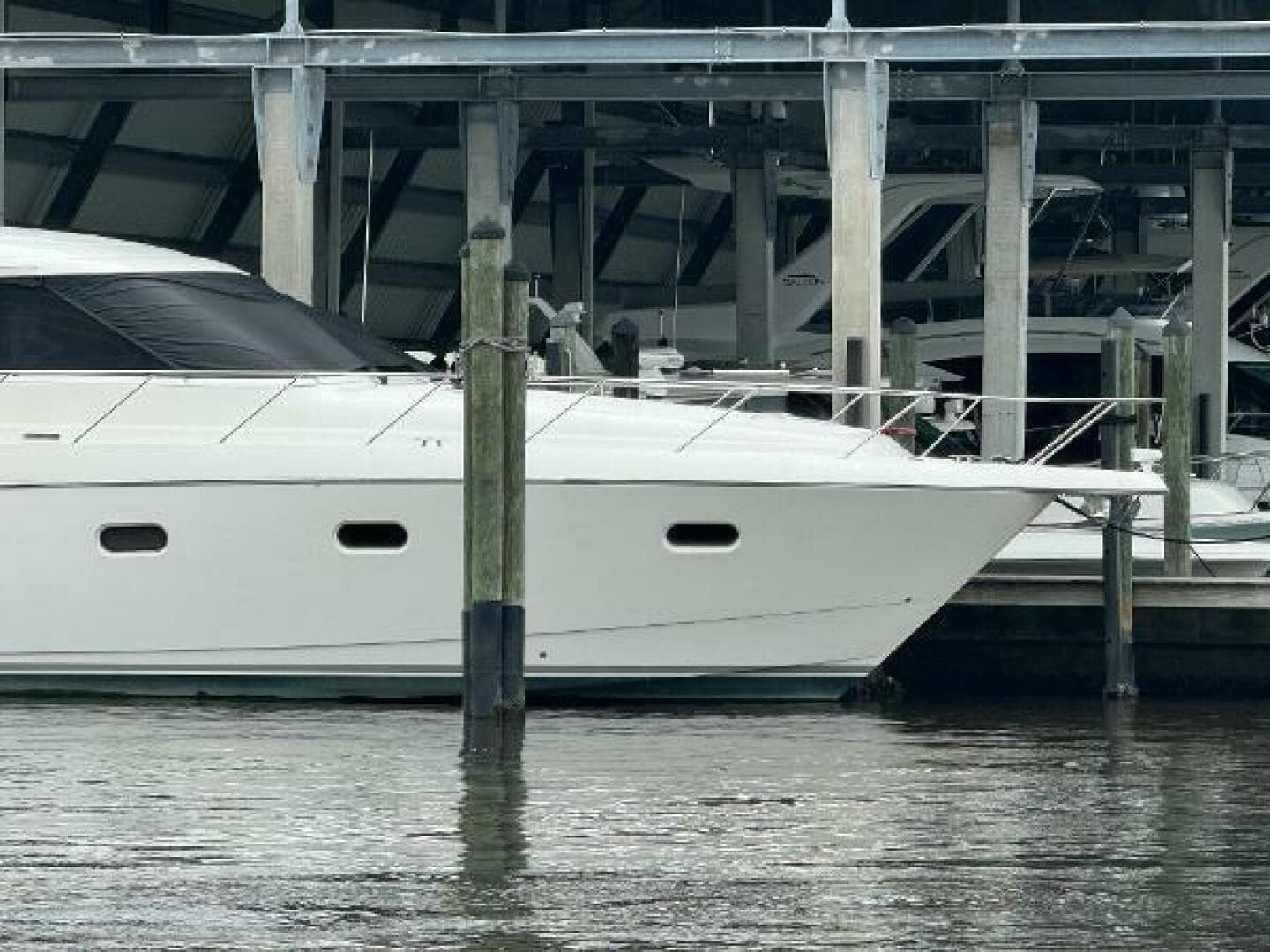 2010 Tiara Yachts 5800 Sovran — photo 4