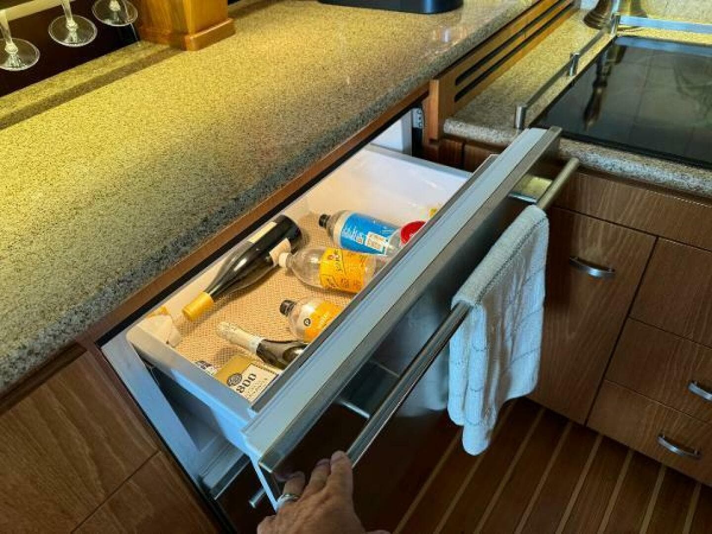 2010 Tiara Yachts 5800 Sovran — photo 52