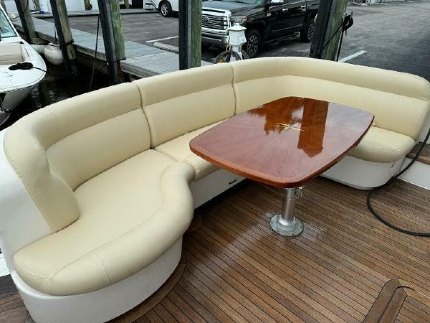 2010 Tiara Yachts 5800 Sovran — photo 18