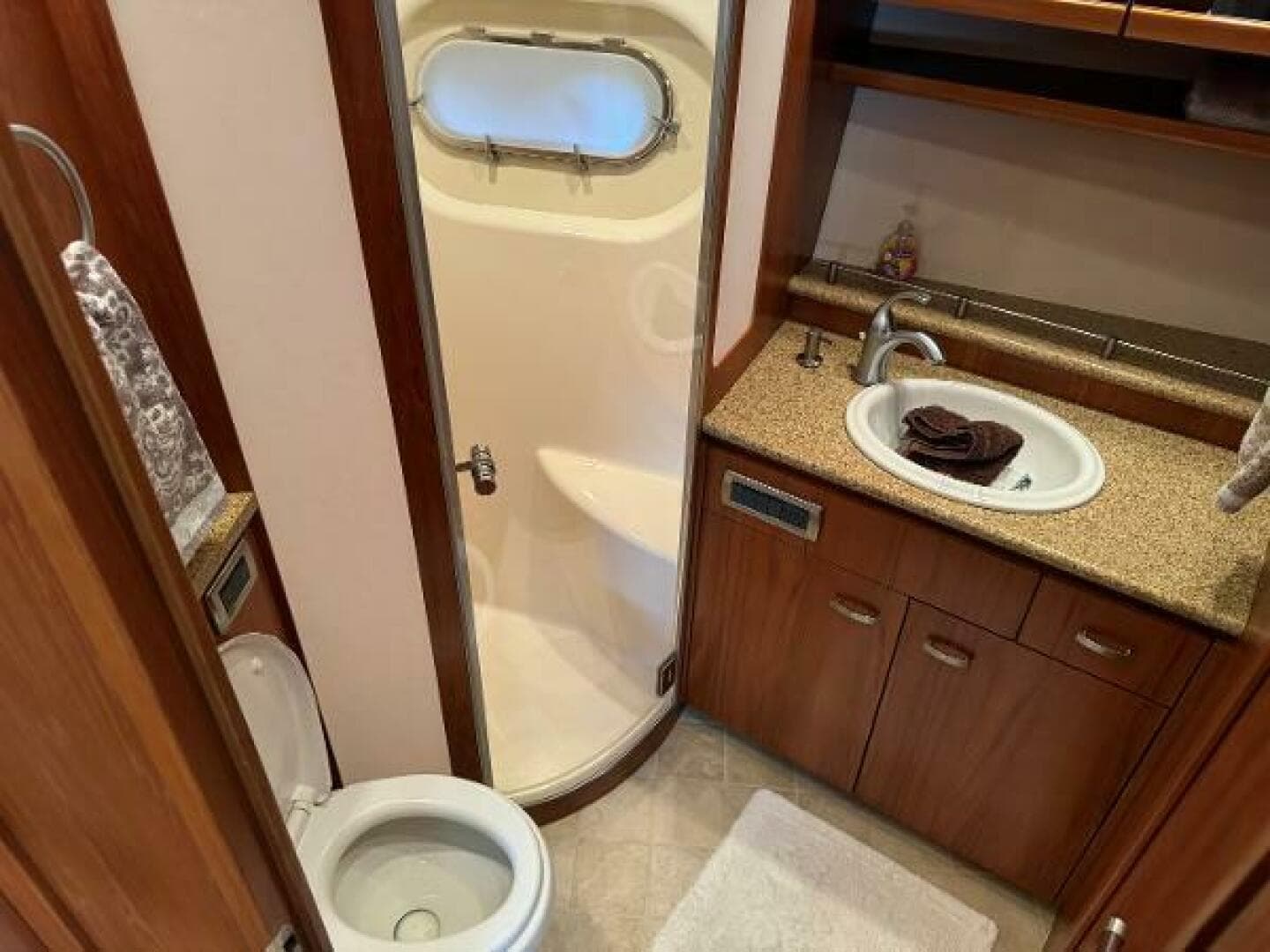 2010 Tiara Yachts 5800 Sovran — photo 62