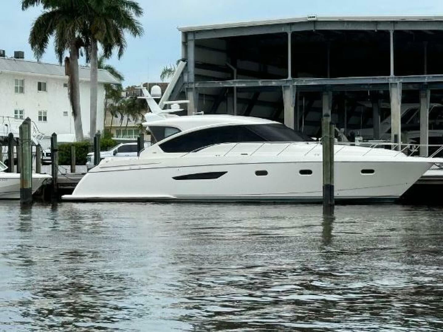 2010 Tiara Yachts 5800 Sovran — photo 7