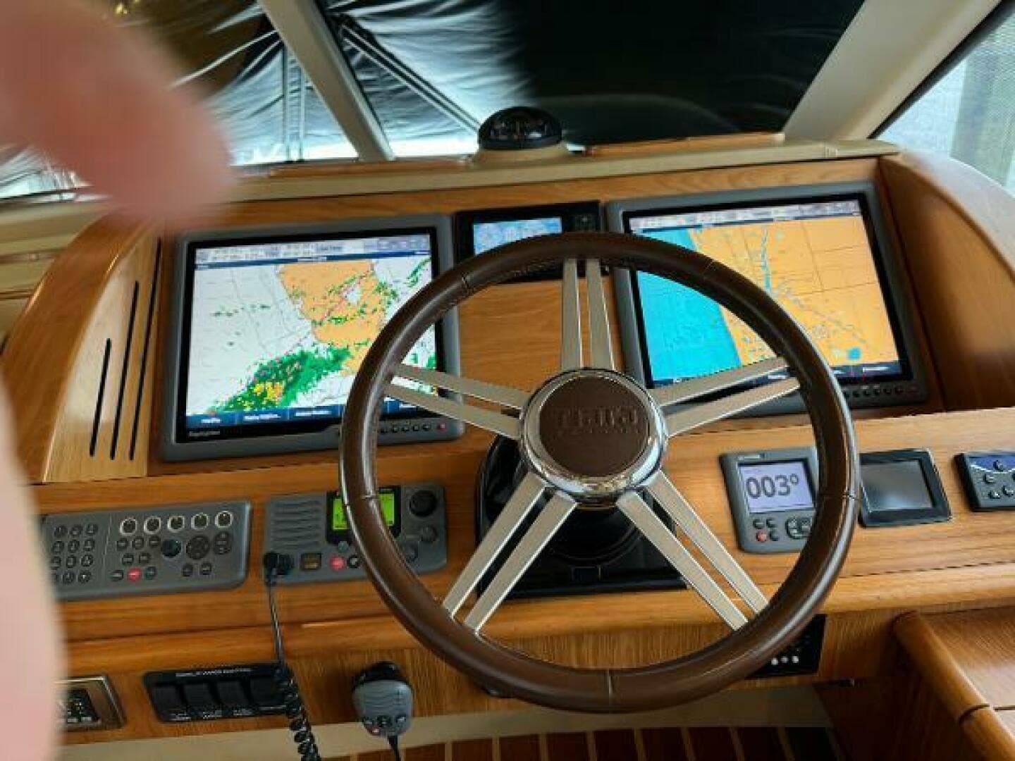 2010 Tiara Yachts 5800 Sovran — photo 32