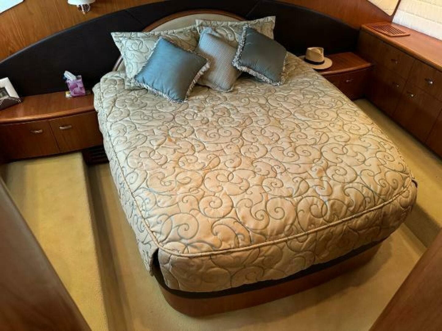 2010 Tiara Yachts 5800 Sovran — photo 77