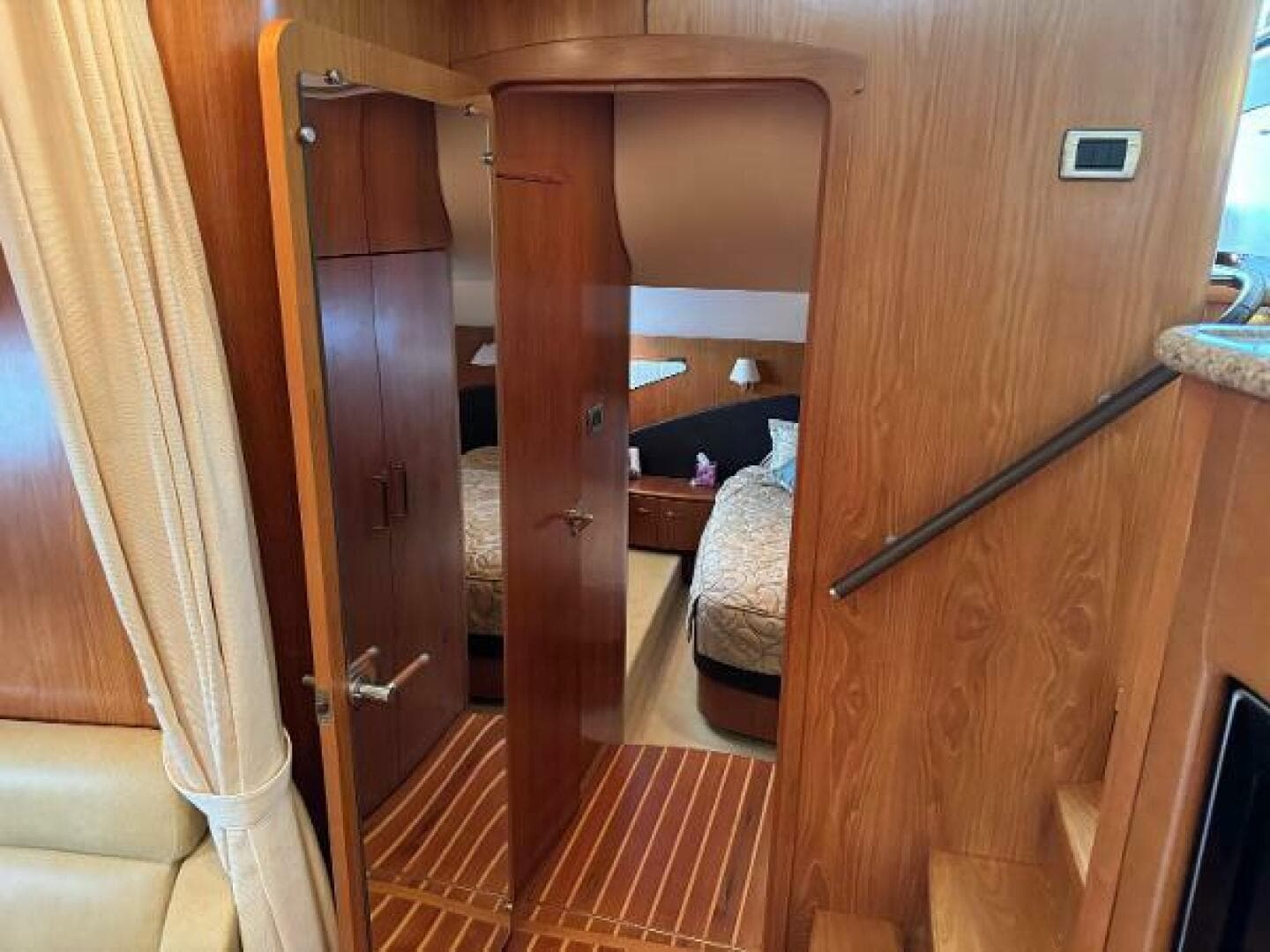 2010 Tiara Yachts 5800 Sovran — photo 74