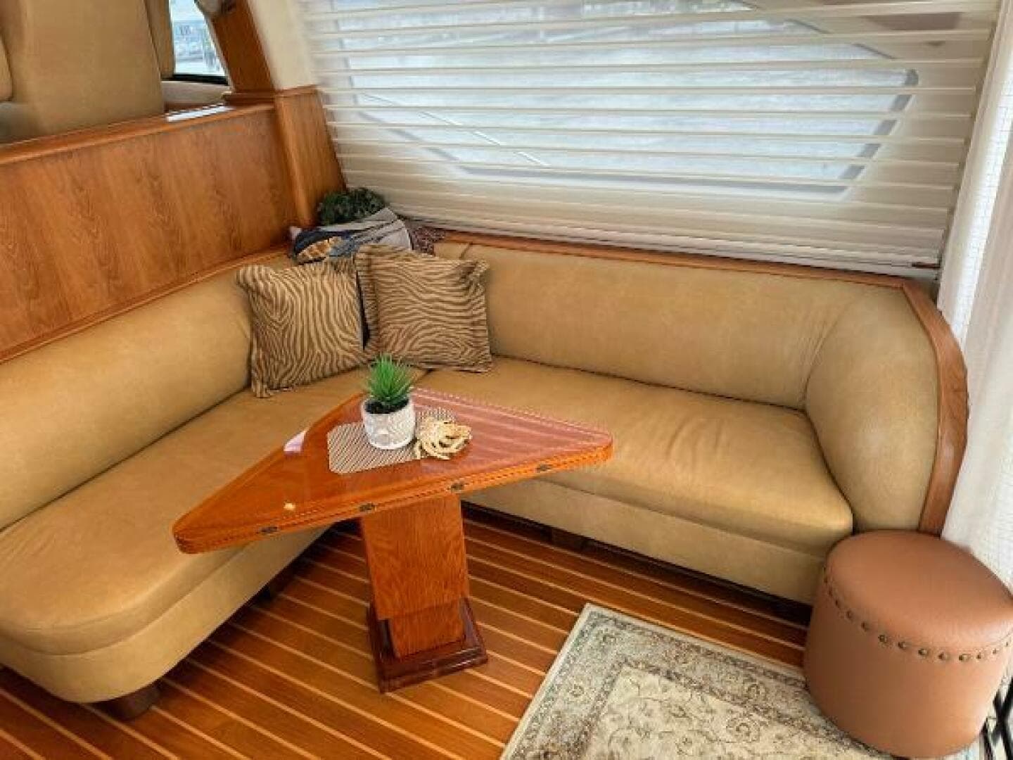 2010 Tiara Yachts 5800 Sovran — photo 38