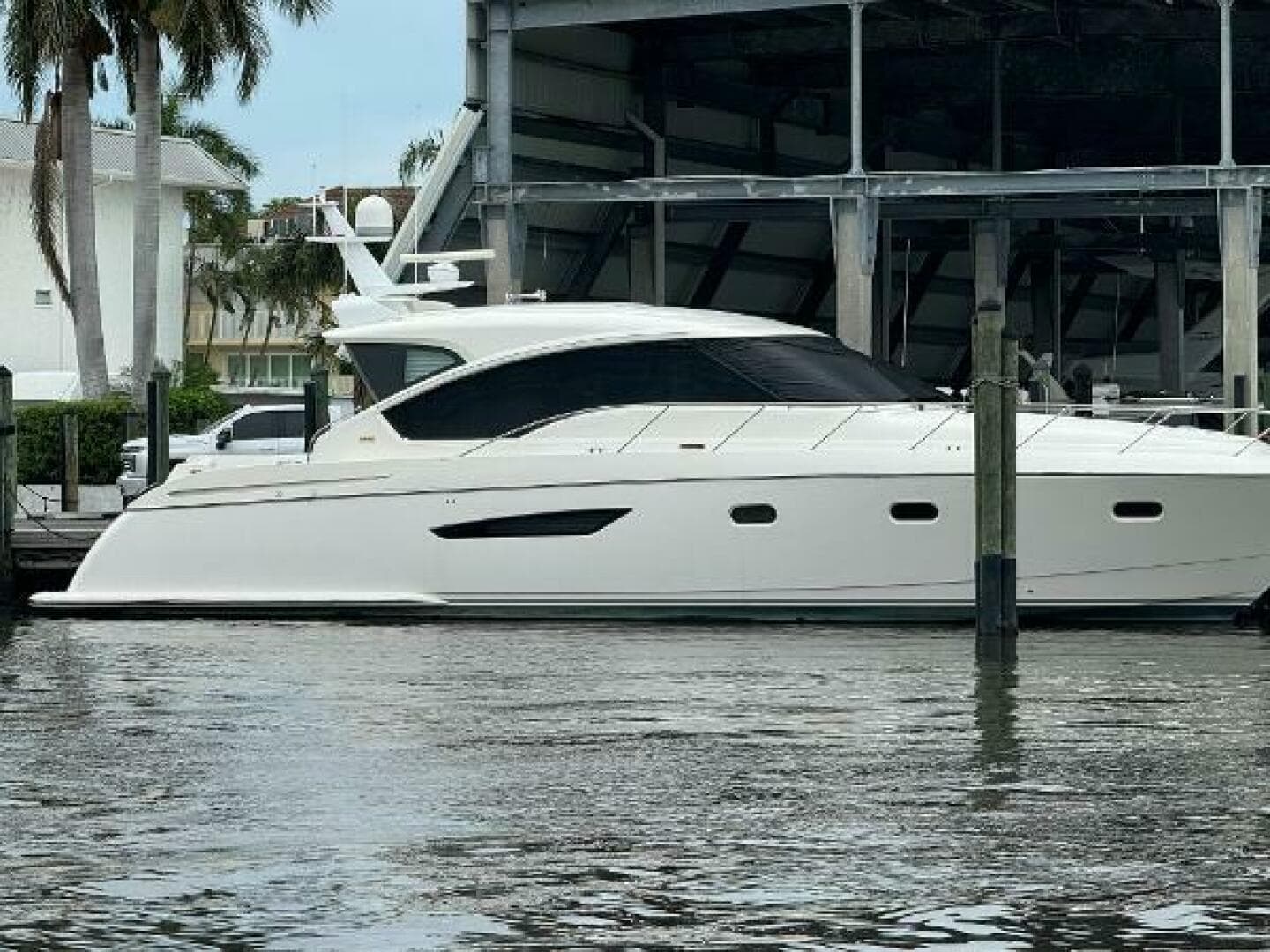 2010 Tiara Yachts 5800 Sovran — photo 6