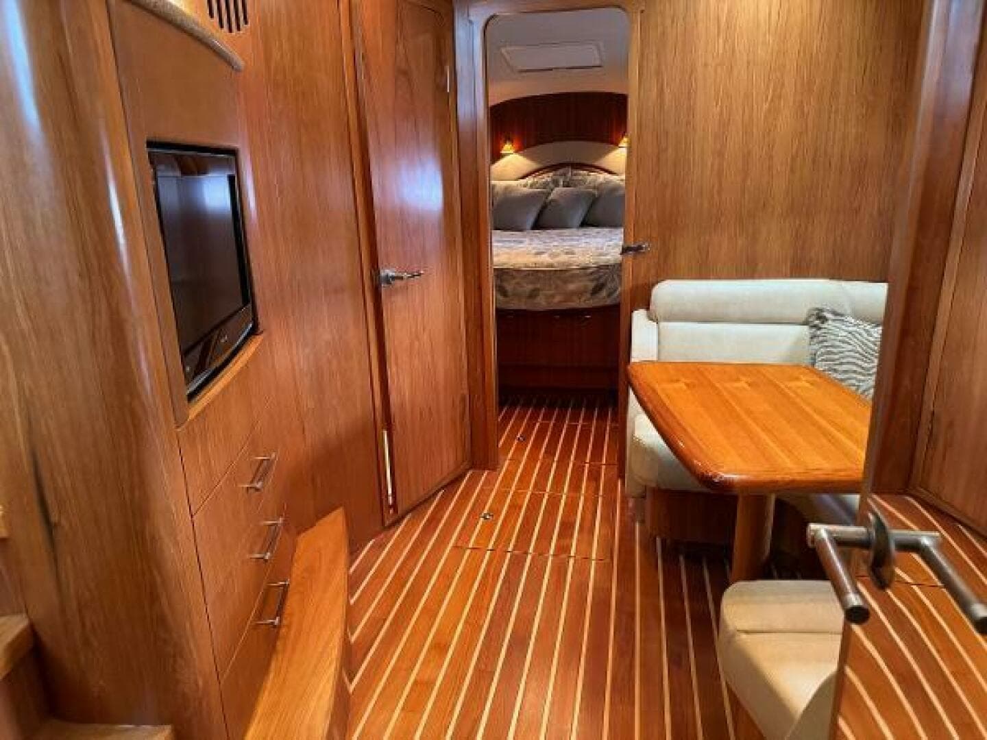 2010 Tiara Yachts 5800 Sovran — photo 58