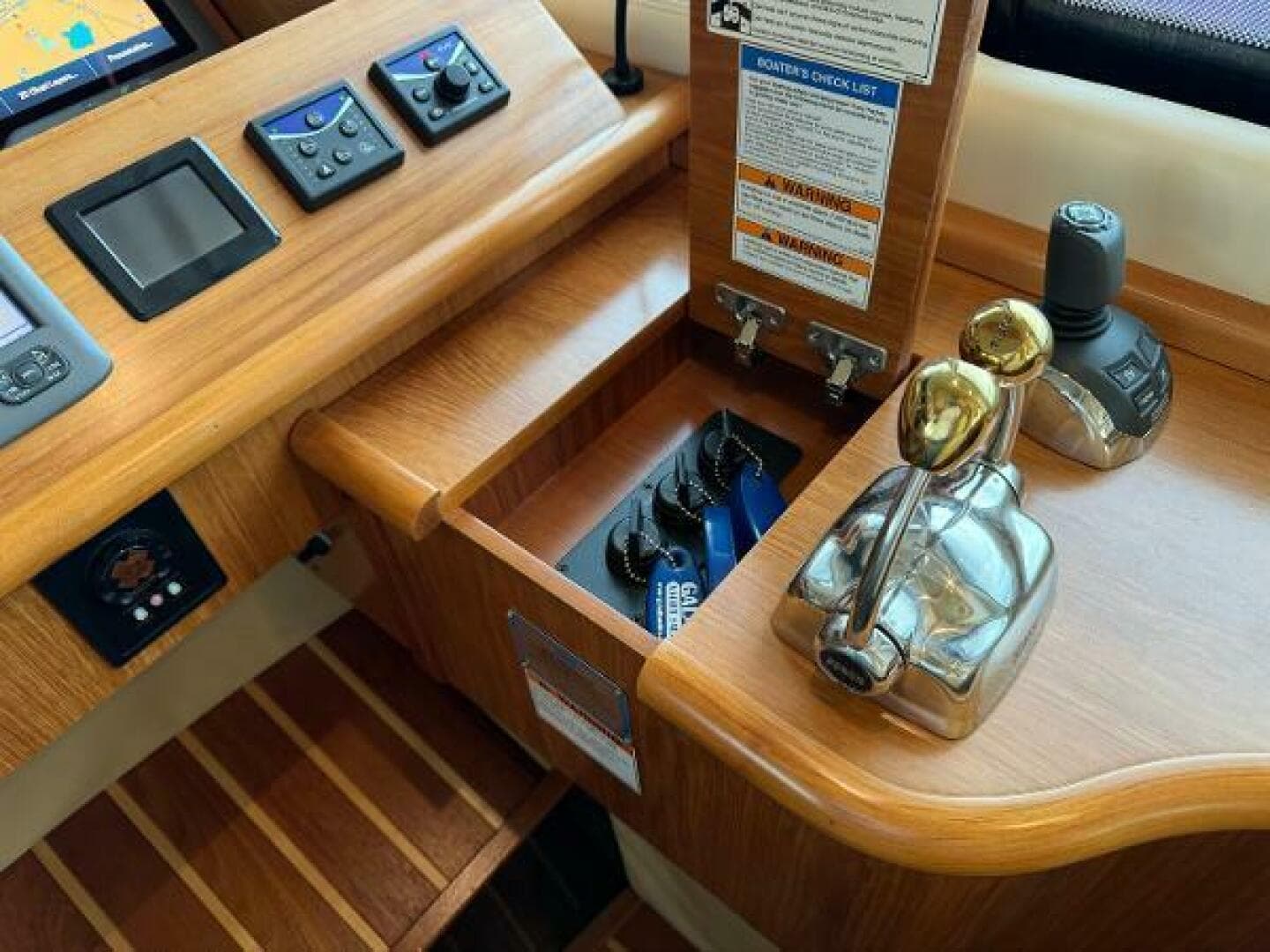 2010 Tiara Yachts 5800 Sovran — photo 34