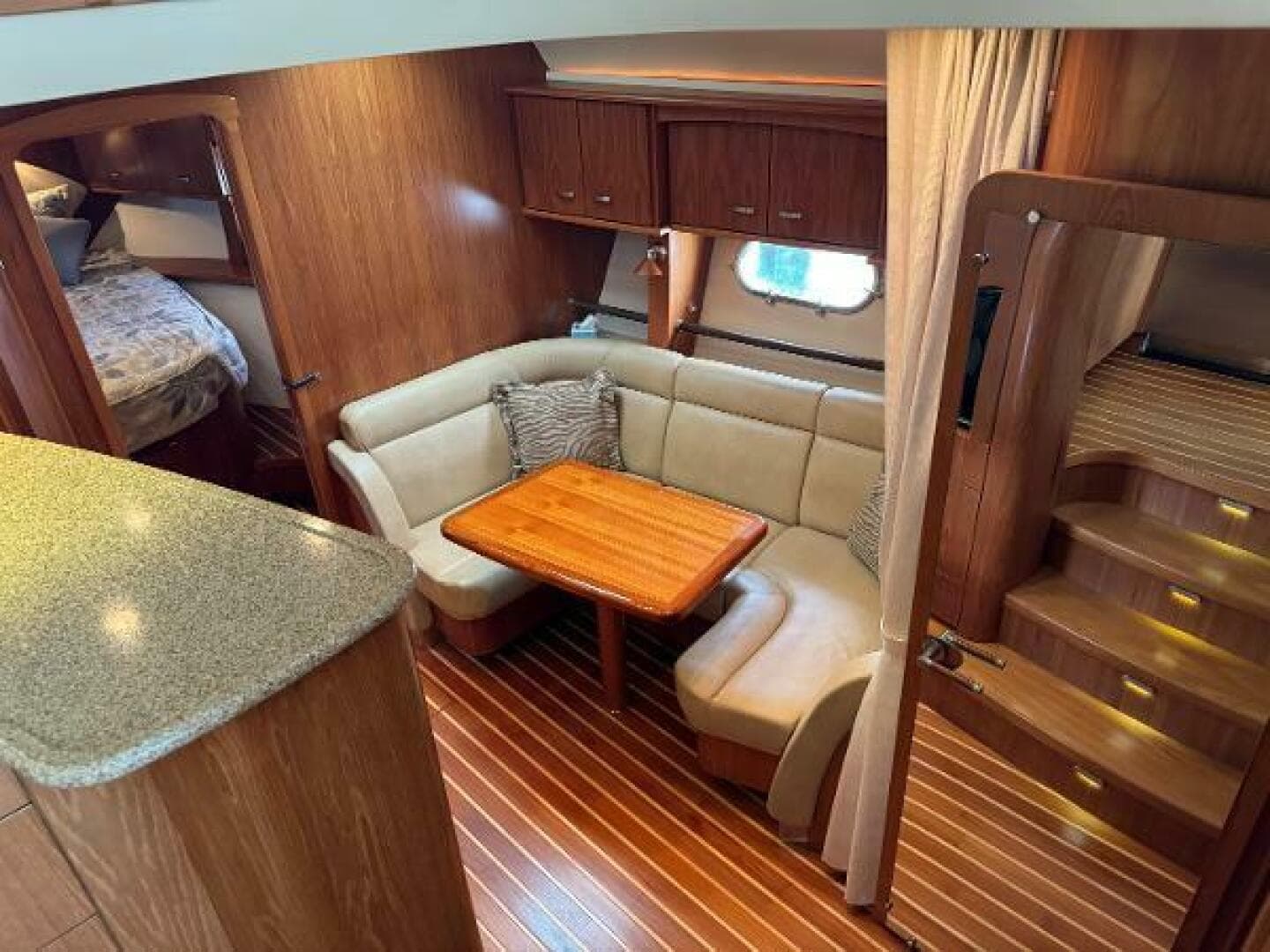 2010 Tiara Yachts 5800 Sovran — photo 56